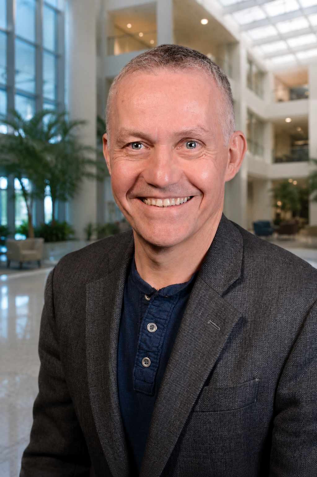 Dr. Enrique Saldivar